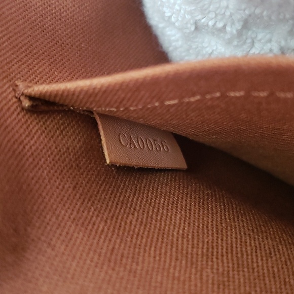 Louis vuitton Lock it GM Monogram Canvas and leather with lock and key🔥 😍💕 - Picture 4 of 17